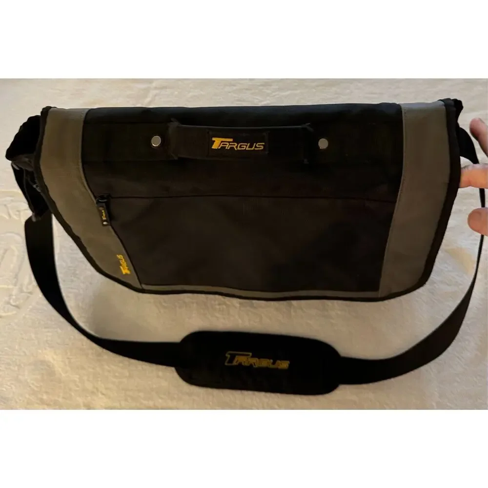 Targus CityGear Messenger CrossBody Shoulder Bag Tablet Kindle Blck Label/Handle